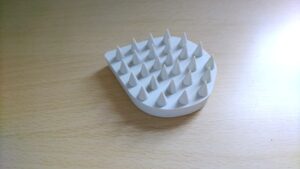 頭皮マッサージブラシ